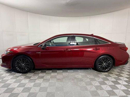 2020 Toyota Avalon Hybrid XSE