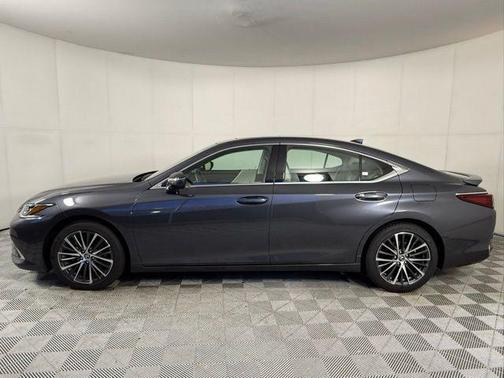 2025 Lexus ES 300h Base