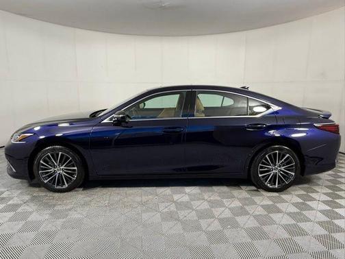 2025 Lexus ES 300h Base