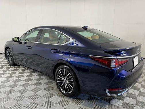 2025 Lexus ES 300h Base