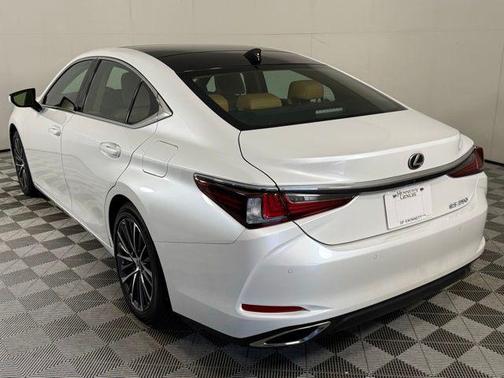White Pearl 2025 Lexus ES 350 Base