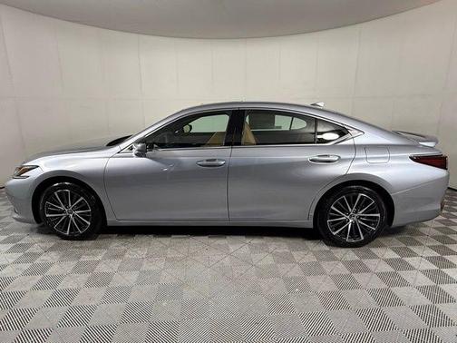 2025 Lexus ES 300h Base