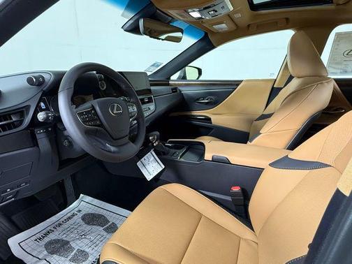 2025 Lexus ES 300h Base