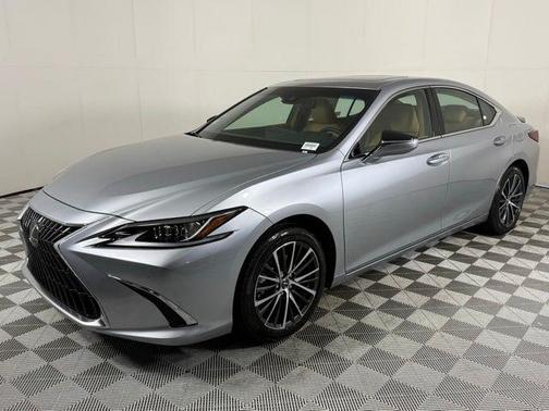 2025 Lexus ES 300h Base
