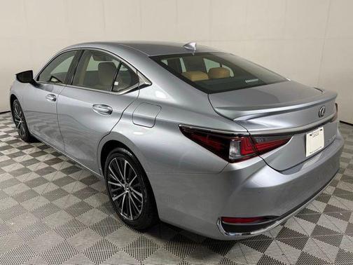 2025 Lexus ES 300h Base