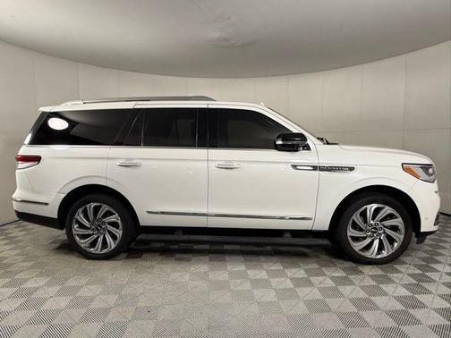 2023 Lincoln Navigator Reserve