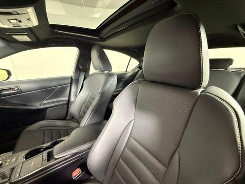 Infrared 2022 Lexus IS 350 Base