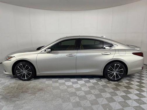 2025 Lexus ES 300h Base