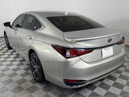 2025 Lexus ES 300h Base