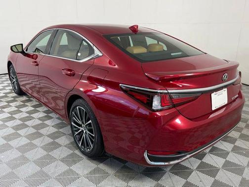 2025 Lexus ES 300h Base