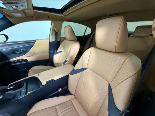 2025 Lexus ES 300h Luxury