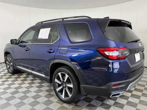 2025 Honda Pilot Touring 8-Passenger