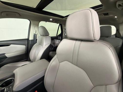 2025 Honda Pilot Touring 8-Passenger