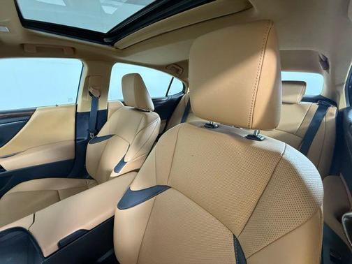 2025 Lexus ES 350 Base