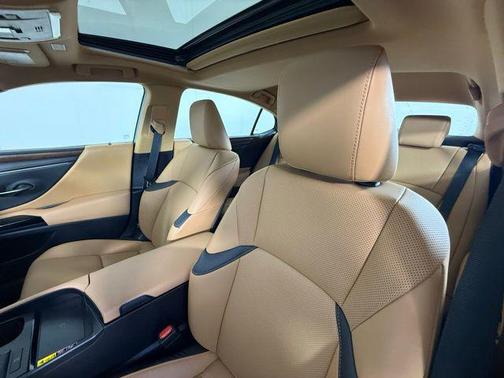 2025 Lexus ES 350 Base