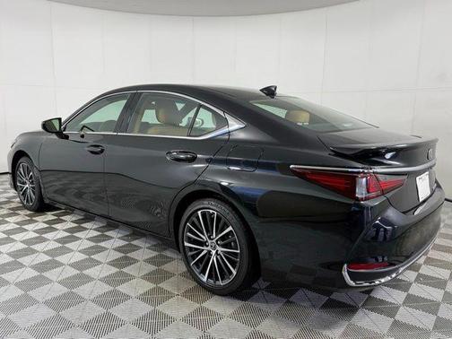 2025 Lexus ES 300h Base
