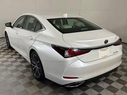 2025 Lexus ES 350 Base