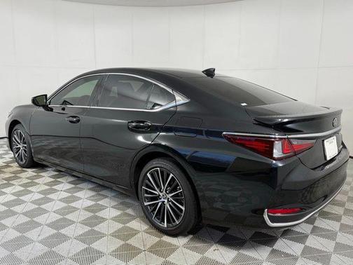2024 Lexus ES 300h Base