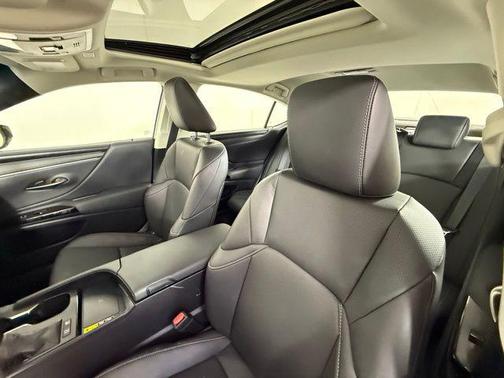 2025 Lexus ES 300h Base