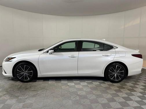 2025 Lexus ES 300h Base