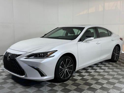 2025 Lexus ES 300h Base