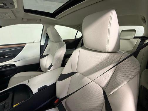 2025 Lexus ES 350 Base