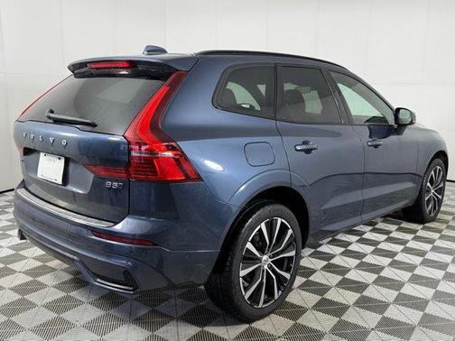 2023 Volvo XC60 Plus Dark Theme