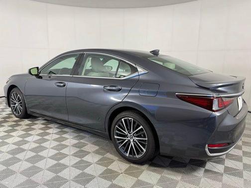 2025 Lexus ES 300h Base