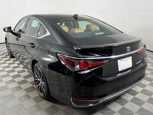 2024 Lexus ES 300h F SPORT Design