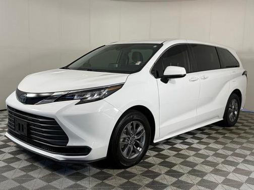 White 2022 Toyota Sienna LE
