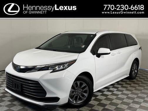 White 2022 Toyota Sienna LE