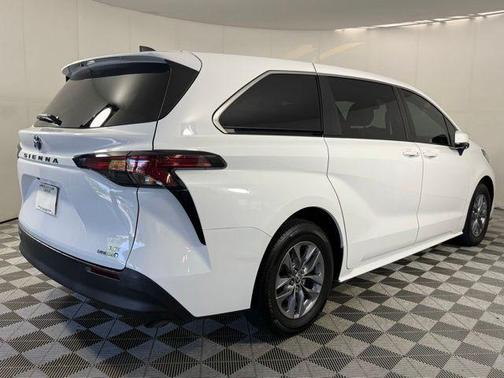 White 2022 Toyota Sienna LE