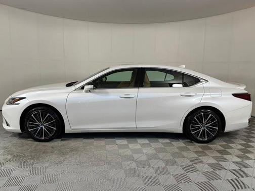 2024 Lexus ES 300h Base