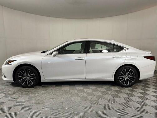2025 Lexus ES 300h Base