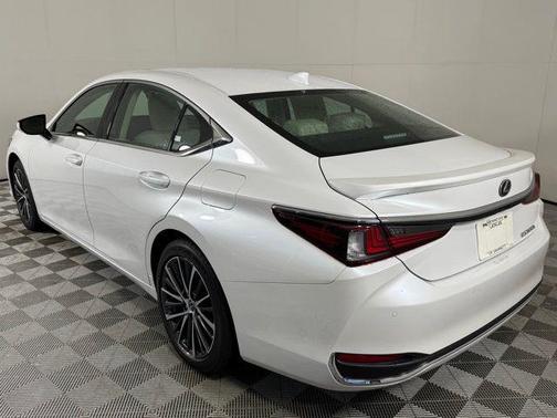 2025 Lexus ES 300h Base