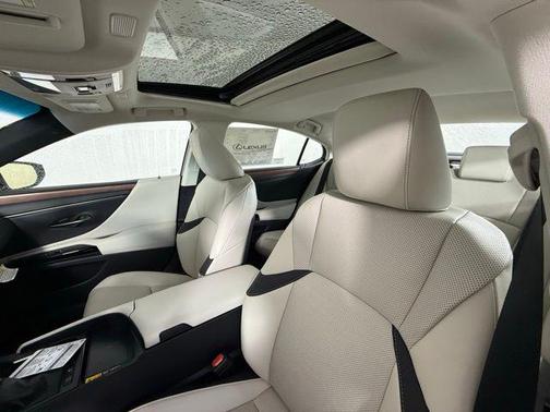2025 Lexus ES 300h Base