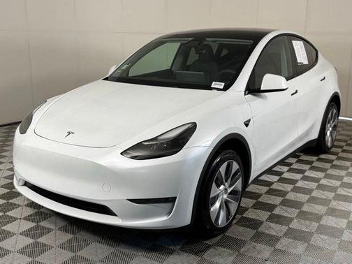 Pearl White Multi-Coat 2024 Tesla Model Y Long Range Dual Motor All-Wheel Drive