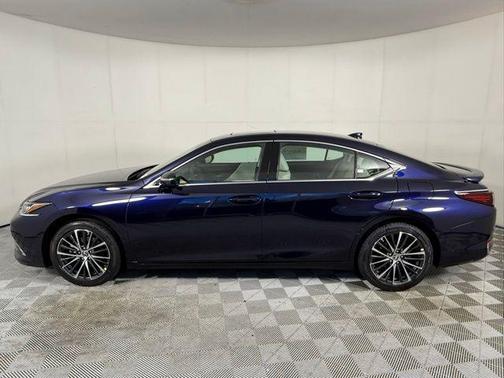 2025 Lexus ES 300h Base