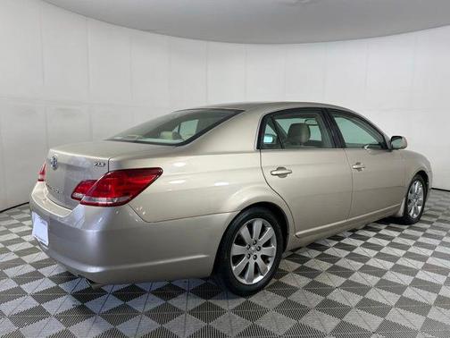 Desert Sand Mica 2005 Toyota Avalon XLS