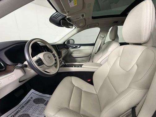 2021 Volvo XC60 T5 Momentum