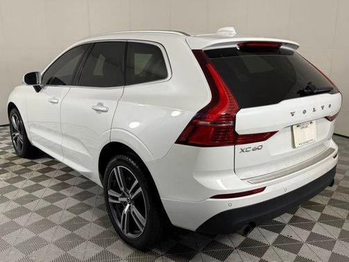 2021 Volvo XC60 T5 Momentum