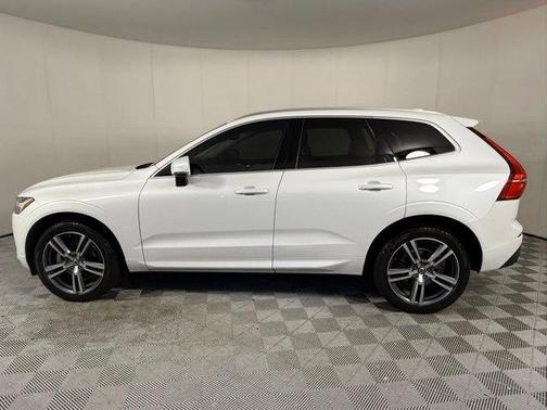 2021 Volvo XC60 T5 Momentum
