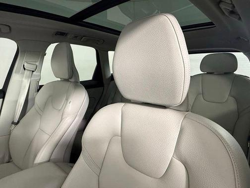 2021 Volvo XC60 T5 Momentum