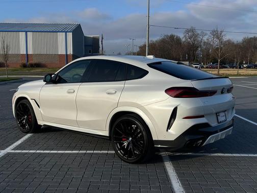 2025 BMW X6 M60i