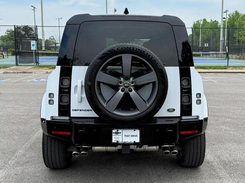 Yulong White Metallic 2023 Land Rover Defender 110 V8