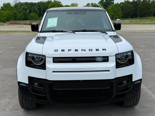 Yulong White Metallic 2023 Land Rover Defender 110 V8