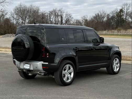 2024 Land Rover Defender 110 V8