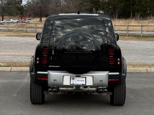 2024 Land Rover Defender 110 V8