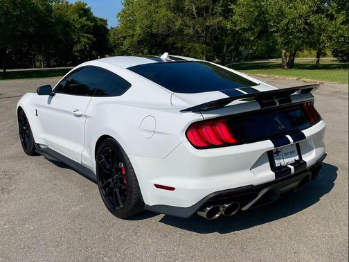 2021 Ford Shelby GT500 Base