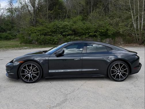 2022 Porsche Taycan w/ PREMIUM PKG, ADAPTIVE CRUISE CONTROL, 105K MSRP!!